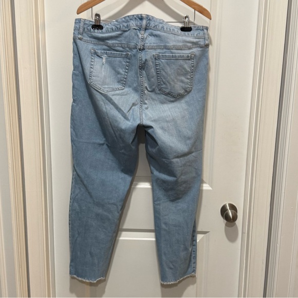 Torrid Jeans Cropped Boyfriend Distressed Feel The Fit Vintage Stretch Denim - Picture 7 of 8